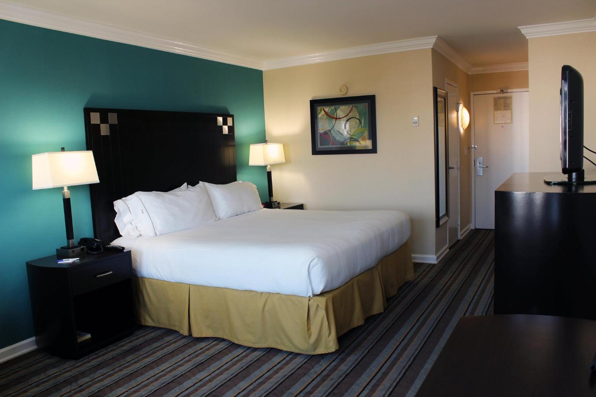 Holiday Inn Express Van Nuys By Ihg — Photos 1